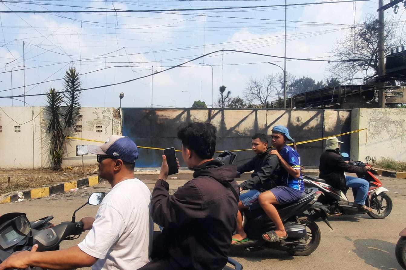 Kota Bekasi - SPBE Cimuning ditutup sementara dan digaris polisi