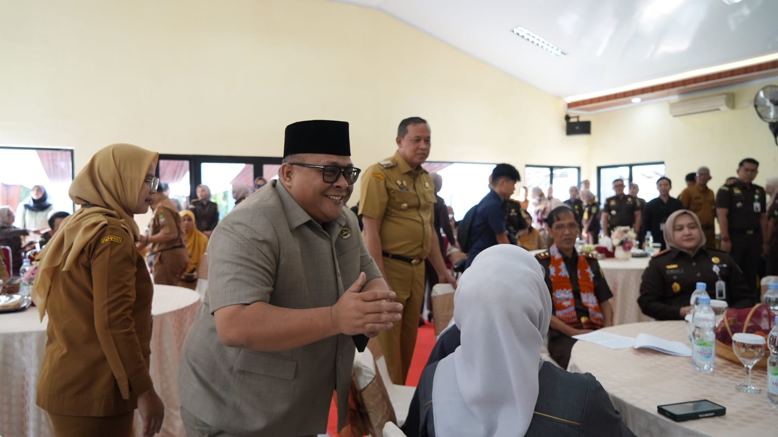 Kota Bekasi - Wakil Ketua I DPRD Kota Bekasi, Nuryadi Darmawan, menghadiri peresmian Gedung Serbaguna Mandala Adhyaksa