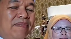 Kabupaten Bekasi - Gubernur Jawa Barat Dedi Mulyadi bersama Kepsek SDN 07 Bahagia, Kabupaten Bekasi. Foto: Tangkapan layar Instagram @kangdedimulyadi