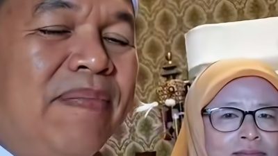 Kabupaten Bekasi - Gubernur Jawa Barat Dedi Mulyadi bersama Kepsek SDN 07 Bahagia, Kabupaten Bekasi. Foto: Tangkapan layar Instagram @kangdedimulyadi