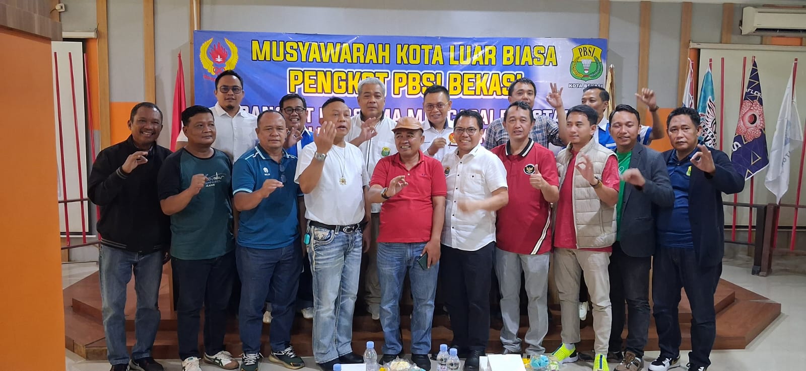 Bekasi - Ketua Harian KONI Kota Bekasi, Agus Irianto usai menghadiri Musyawarah Kota Luar Biasa (Muskotlub) yang digelar di aula KONI Kota Bekasi, Sabtu (18/4/2026). Foto: Gobekasi.id.
