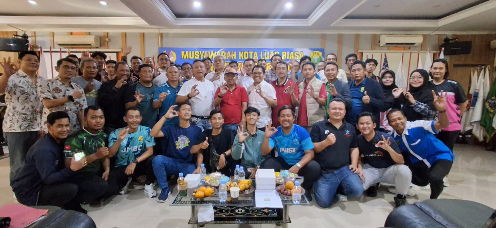 Bekasi - Musyawarah Kota Luar Biasa (Muskotlub) di ruang aula KONI Kota Bekasi, Sabtu (18/4/2026), Agus Harpa Senjaya resmi terpilih sebagai ketua masa bakti 2026–2030 secara aklamasi, didukung penuh oleh 26 klub anggota.