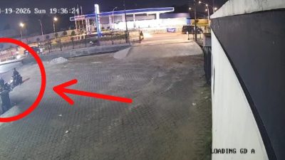 Bekasi - Rekaman CCTV saat kendaraan korban digasak kawanan pencuri di gerai ATM Mustikajaya. Foto: Ist