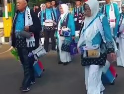 Kloter 1 Jemaah Haji Jabar Tiba di Embarkasi Bekasi