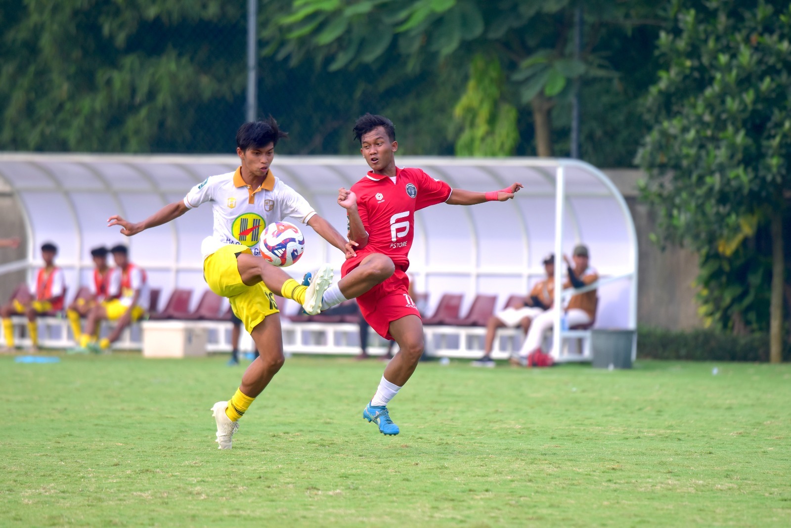 Bekasi - Laga FC Bekasi City vs Barito Putra FC dalam lanjutan putaran kedua Elite Pro Academy U-19 yang digelar di Lapangan Akademi Sepakbola Garudayaksa, Rabu (22/4/2026). Foto: Ist/Gobekasi.id.