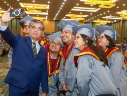 Hadapi Disrupsi AI, Menaker Yassierli Ingatkan Wisudawan: Ijazah Bukan Lagi Jaminan Tunggal