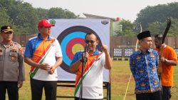 Bekasi - Ketua DPRD Kota Bekasi, Sardi Efendi, membuka kejuaraan panahan bergengsi bertajuk “Bekasi Open Archery Tournament 2026” di Lapangan Multiguna, Bekasi Timur, Senin (27/4/2026) yang dihadiri langsung Wali Kota Bekasi Tri Adhianto. Foto: Ist/Gobekasi.id.
