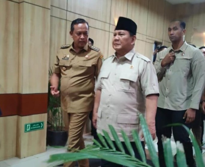 Bekasi - Presiden RI Prabowo Subianto mengunjungi RSUD dr. Chasbullah Abdul Madjid didampingi Wali Kota Bekasi Tri Adhianto, Selasa (28/4/2026) pagi. Foto: Gobekasi.id.