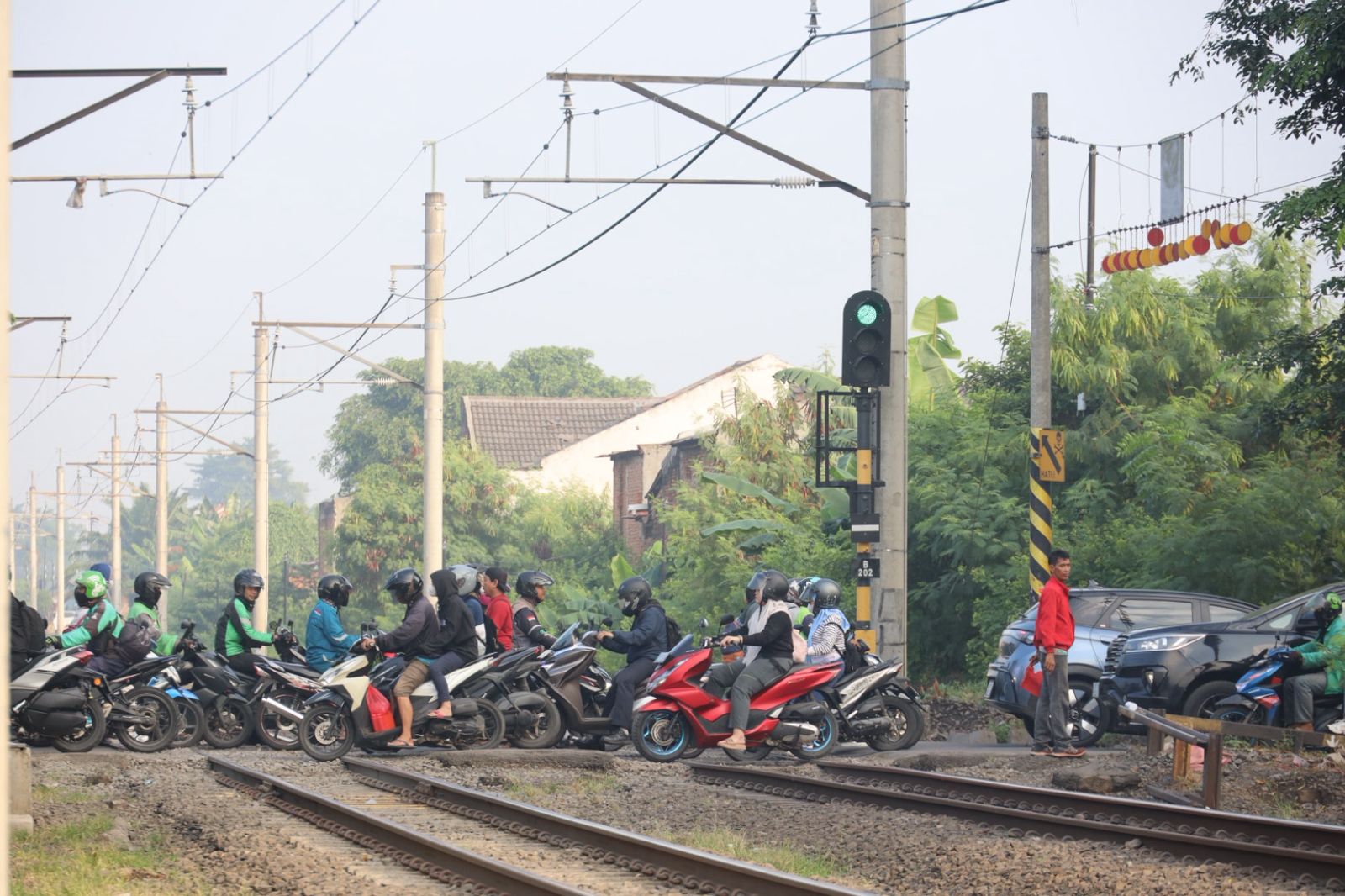 Bekasi - Perlintasan Kereta Api di Bulak Kapal, Bekasi Timur. Foto: Ist/Gobekasi.id.