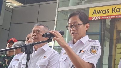 Bekasi - Direktur Utama KAI, Bobby Rasyidin, dalam konferensi pers di Stasiun Bekasi Timur, Rabu (29/4/2026). Foto: Septian/Gobekasi.id.