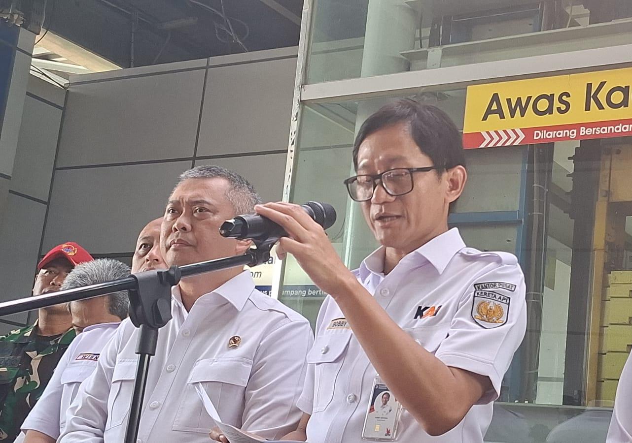 Bekasi - Direktur Utama KAI, Bobby Rasyidin, dalam konferensi pers di Stasiun Bekasi Timur, Rabu (29/4/2026). Foto: Septian/Gobekasi.id.