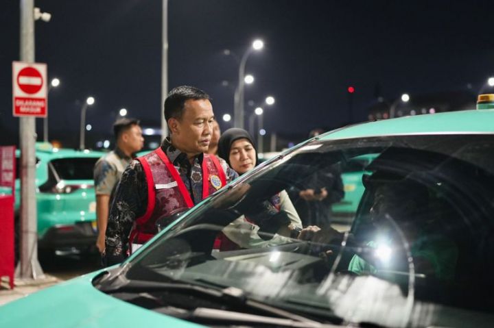 Bekasi - Direktur Jenderal Perhubungan Darat Kemenhub Aan Suhanan melakukan inspeksi mendadak (sidak) ke pool taksi Xanh SM (Green SM) di Bekasi, Selasa (28/4/2026 malam. ANTARA/HO-Kemenhub