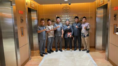 Bekasi - Pansus 12 DPRD Kabupaten Bekasi saat mengunjungi dua sekolahs serta Kementerian Pendidikan Dasar dan Menengah (Kemmendikdasmen) dalam pembahasan perda perlindungan Guru dan Tenaga Kependidikan.