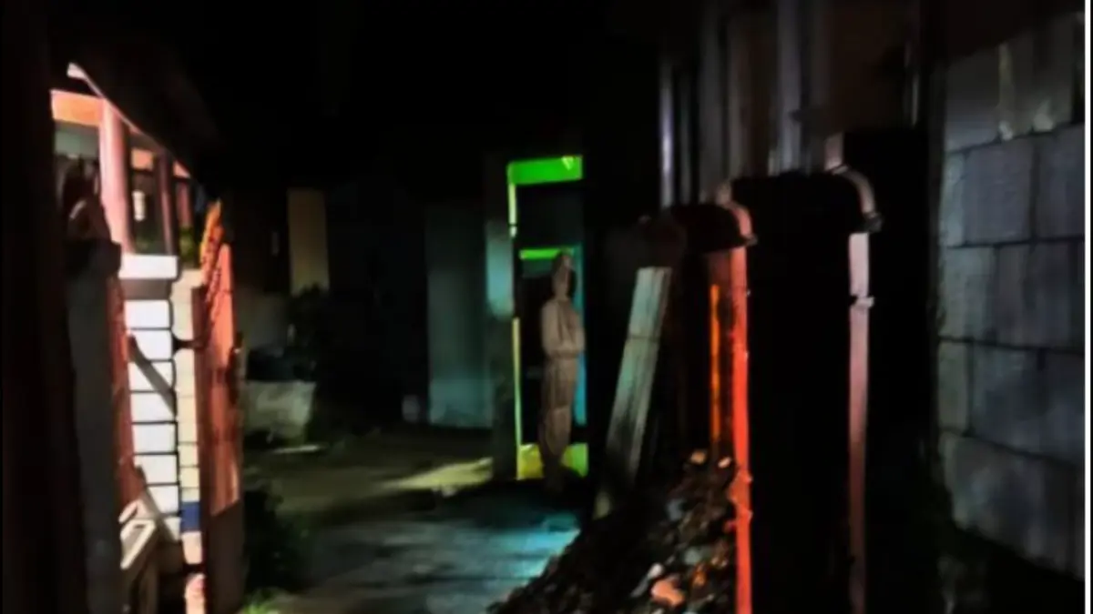 Bekasi - Foto rekayasa digital pocong yang membuat heboh warga Kabupaten Bekasi. Foto: Ist