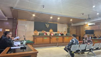 Bekasi - Agung Mulya—Kepala Bidang Pengelolaan Sumber Daya Air Dinas SDABMBK Kabupaten Bekasi saat memberikan kesaksian di ruang sidang Pengadilan Tipikor Bandung memanas pada Senin (11/5/2026). Foto: Ist/Gobekasi.id.