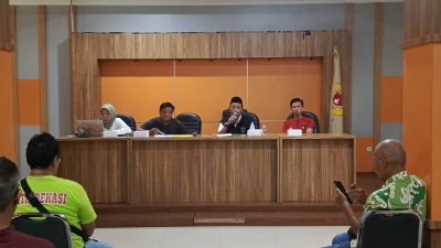 Bekasi - Rapat koordinasi dan pendampingan yang melibatkan pengurus cabang olahraga (cabor) di ruang aula KONI Kota Bekasi. Foto: Gobekasi.id.