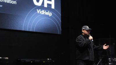 Bekasi - Pendiri Vidhelp, Jasver Jas, menyampaikan materi terkait Digital Content Creation di seminar Start Your Career Expo 2026, Senin (4/5/2026). Foto: Dokumentasi Panitia