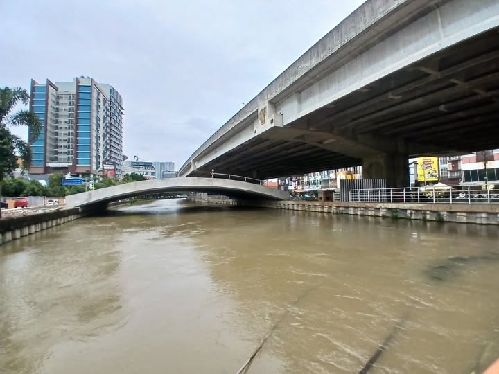 Bekasi - Jembatan Lengkung Wisata Air Kalimalang Bekasi. Foto: Facebook/Naf Inamoto