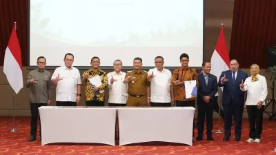 Bekasi - Plt Bupati Bekasi Asep Surya Atmaja menjalin kerjasama pembangunan Pengolahan Sampah menjadi Energi Listrik (PSEL) bersama Danantara di Gedung Kemenko Pangan, Jakarta Pusat, Senin (11/5/2026). Foto: Ist/Gobekasi.id.