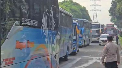 Bekasi - Massa buruh bergerak dari Kawasan Industri MM2100 Cikarang, Kabupaten Bekasi, Jawa Barat menuju Monas untuk memperingati Hari Buruh Internasional 2026, Jumat (1/5/2026). Foto: Ist/Gobekasi.id.