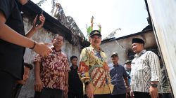 Sambangi Korban Kebakaran di Rawalumbu, Wakil Wali Kota Bekasi Pastikan Bantuan untuk Lansia