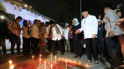Penuh Haru, Wakil Wali Kota Bekasi Pimpin Doa Bersama dan Tabur Bunga di Stasiun Bekasi Timur