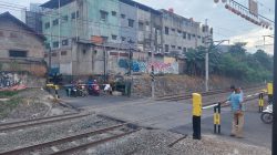 Bekasi - Perlintasan Kereta Api di Ampera, Bekasi Timur, Kota Bekasi, Foto: Septian/Gobekasi.id.