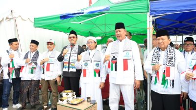 Bekasi - Wali Kota Bekasi, Tri Adhianto dalam aksi Bekasi bersama Palestina Jilid 6 di Car Free Day Jalan Ahmad Yani, Minggu (3/5/2026). Foto: Ist/Gobekasi.id.