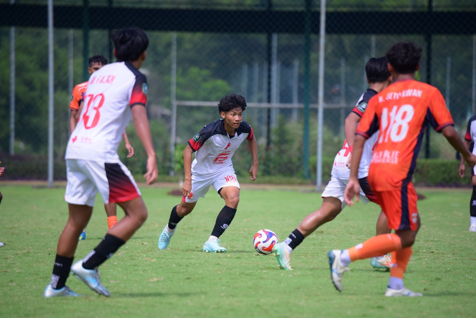 Bekasi - Laga 8 besar Kendal Tornado FC vs FC Bekasi City di Stadion Garudayaksa, Setu, Kabupaten Bekasi, Rabu (6/5/2026). Foto: Ist/Gobekasi.id.
