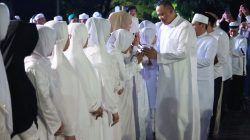 Lepas Atribut Jabatan, Wali Kota Bekasi Titip Roda Pemerintahan ke Wawali Harris Bobihoe Saat Berhaji