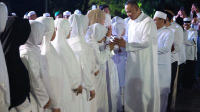 Bekasi - Wali Kota Bekasi, Tri Adhianto dalam acara Walimatussafar bagi jajaran Aparatur Sipil Negara (ASN) di lingkungan Pemerintah Kota Bekasi yang akan menunaikan ibadah haji tahun 1447 H/2026 M, Rabu (6/5/2026) malam. Foto: Ist/Gobekasi.id.