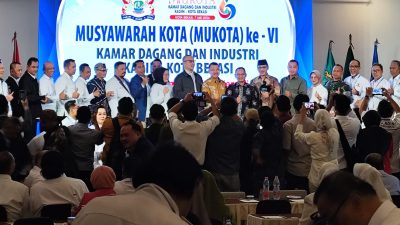Bekasi - Musyawarah Kota (Muskot) ke-VI Kamar Dagang dan Industri (Kadin) Kota Bekasi yang digelar di Hotel Santika Mega City sukses menetapkan Qadar Ruslan Siregar sebagai Ketua Kadin Kota Bekasi terpilih secara aklamasi, Rabu (6/5/2026). Foto: Gobekasi.id.