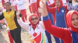 Bekasi - Ketua Komite Olahraga Masyarakat Indonesia (KORMI) Kota Bekasi, Wiwiek Hargono mengikuti mengikuti Gebyar Senam Bersama Senam Jantung Sehat dan Senam Kreasi, Minggu (10/5/2026). Foto: Ist/Gobekasi.id.