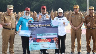 Bekasi - Sekretaris Daerah Kota Bekasi, Junaedi, resmi melepas Tim Terpadu Penyelenggaraan Kurban 2026 dalam sebuah upacara pelepasan di Plaza Pemerintah Kota Bekasi, Senin (11/5/2026). Foto: Ist/Gobekasi.id.