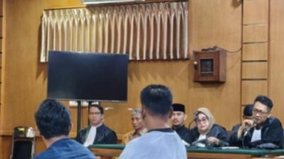 Bekasi - Saksi penyuap Bupati Bekasi, Sarjan saat menjawab cecar pertanyaan jaksa Komisi Pemberantasan Korupsi (KPK) di ruang sidang Pengadilan Negeri Bandung, Senin (11/5/2026). Foto: Ist/Gobekasi.id.