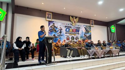 Bekasi - Panitia O2SN Bekasi, Indra Kusuma saat memberikan sambutan pembukaan di Universitas Muhammadiyah Indonesia. Foto: Gobekasi.id.