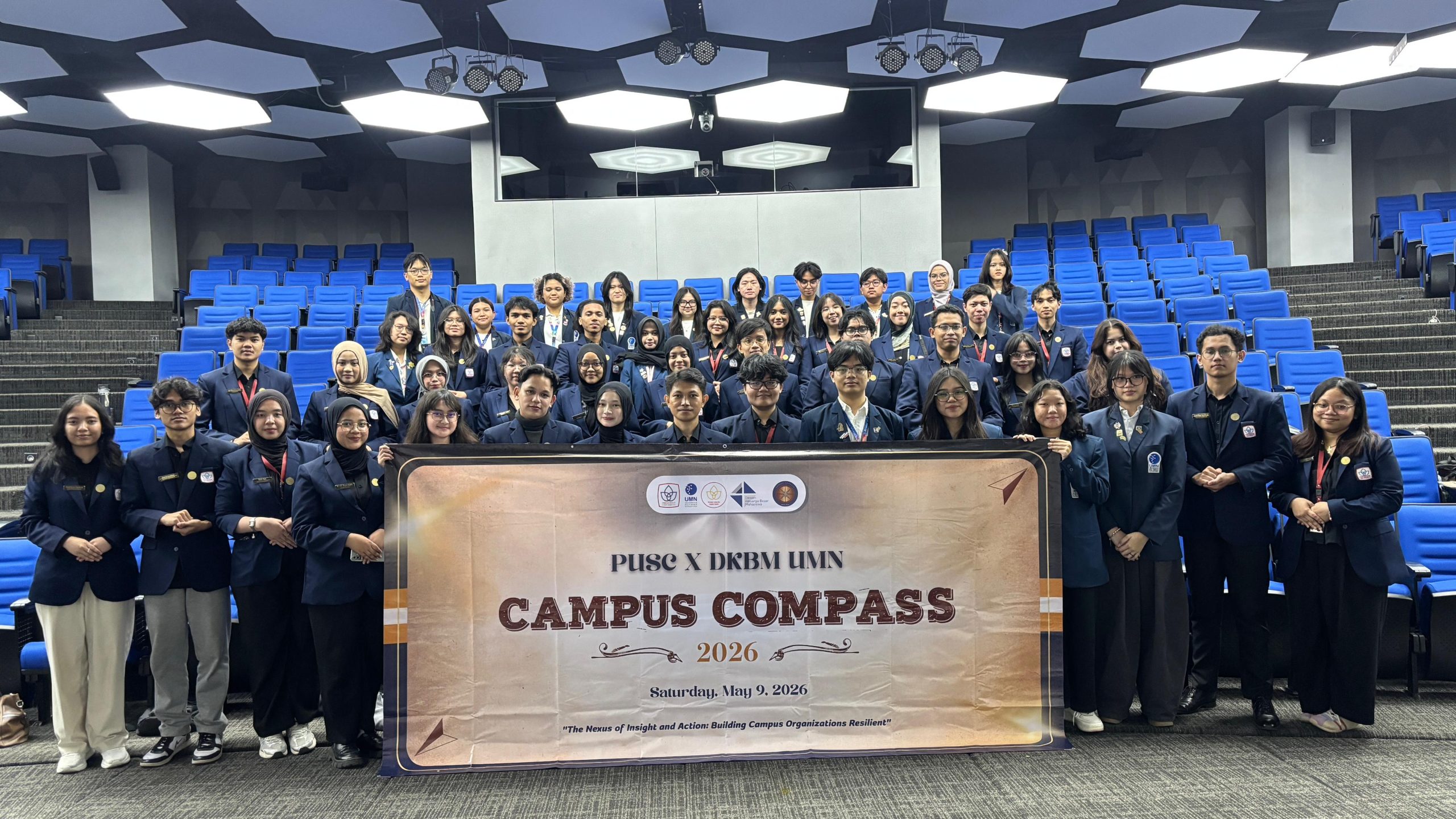 Bekasi - President University Student Council (PUSC) sukses menggelar agenda tahunan bergengsi, Campus Compass, dengan menggandeng Dewan Keluarga Besar Mahasiswa Universitas Multimedia Nusantara (DKBM UMN), Sabtu (9/5/2026). Foto: Ist/Gobekasi.id.