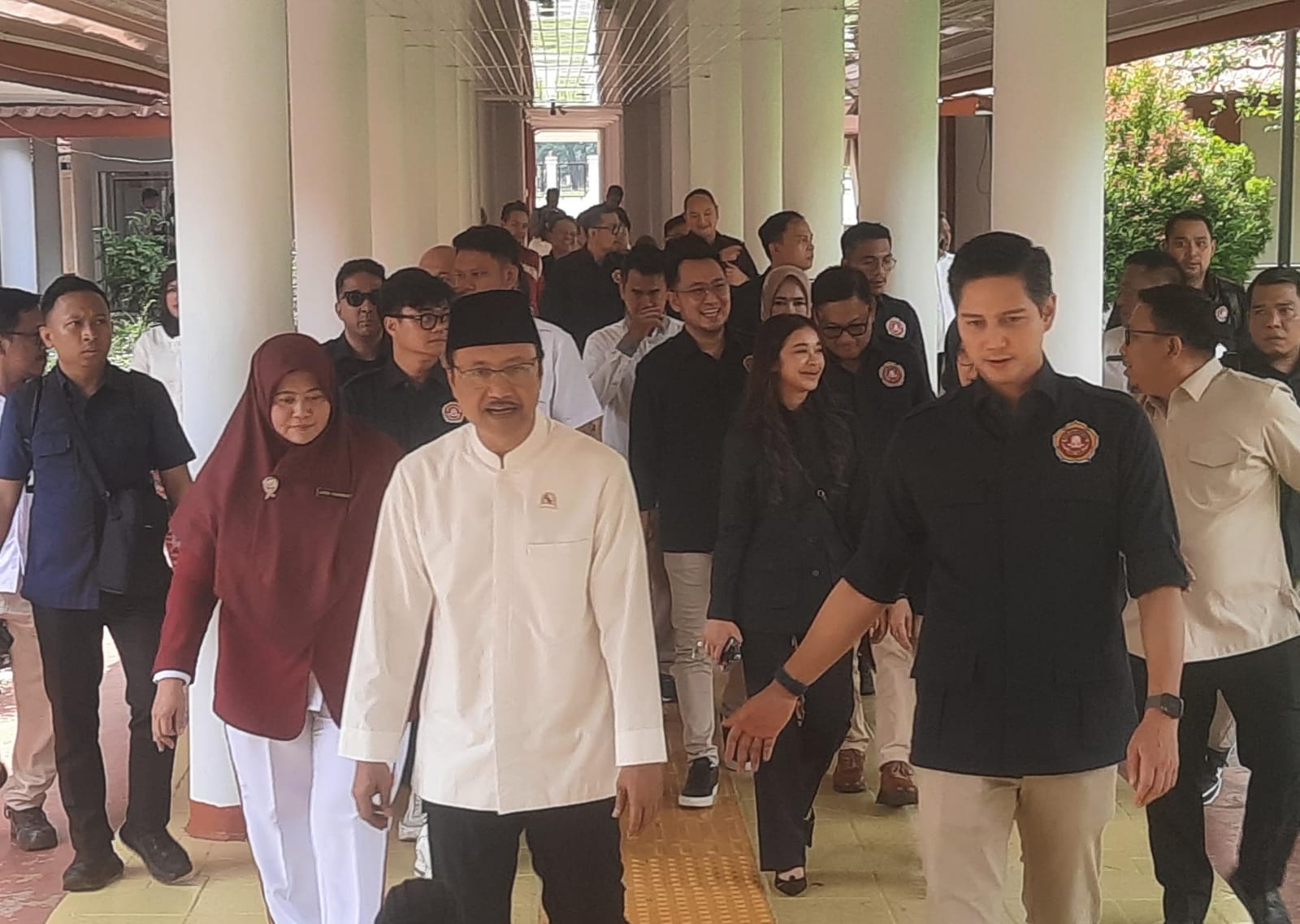 Bekasi - Menteri Sosial RI, Saifullah Yusuf saat kunjungan Sekolah Rakyat Menengah Atas 13 Bekasi bersama Ketua Umum Karang Taruna, Budi Satrio Djiwandono, Rabu (13/5/2026). Foto: Septian/Gobekasi.id.