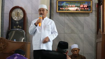 Bekasi - Wakil Wali Kota Bekasi, Abdul Harris Bobihoe di sela-sela kegiatan Safari Jumat. Foto: Ist/Gobekasi.id.