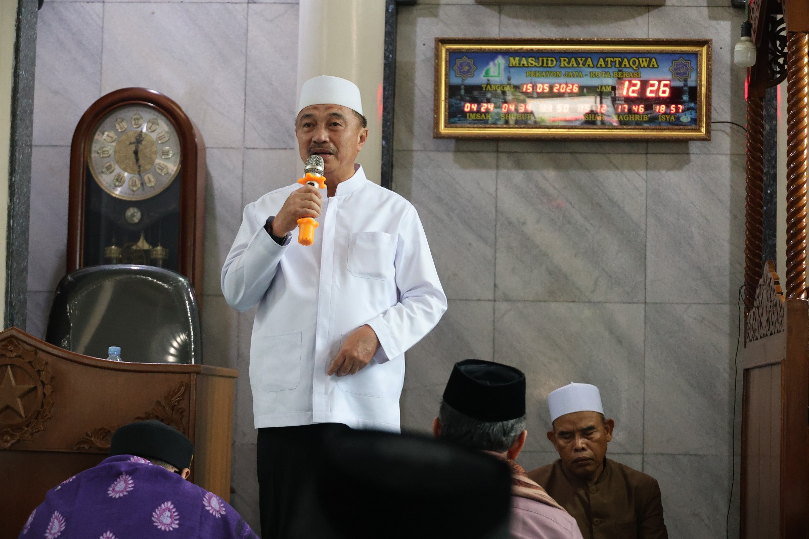 Bekasi - Wakil Wali Kota Bekasi, Abdul Harris Bobihoe di sela-sela kegiatan Safari Jumat. Foto: Ist/Gobekasi.id.