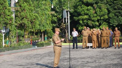 Bekasi - Hari pertama Abdul Harris Bobioe saat menjabat Pelaksana Harian (Plh) Wali Kota Bekasi, memimpin apel pagi gabungan aparatur Pemerintah Kota Bekasi, Senin (18/5/2026). Foto: Ist/Gobekasi.id.