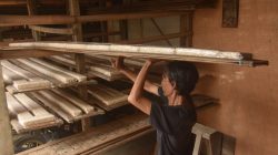 Bekasi - Aktivitas pengrajin Tempe di Gang Mawar, Kelurahan Margahayu, Kecamatan Bekasi Timur, Kota Bekasi. Foto: Septian/Gobekasi.id.