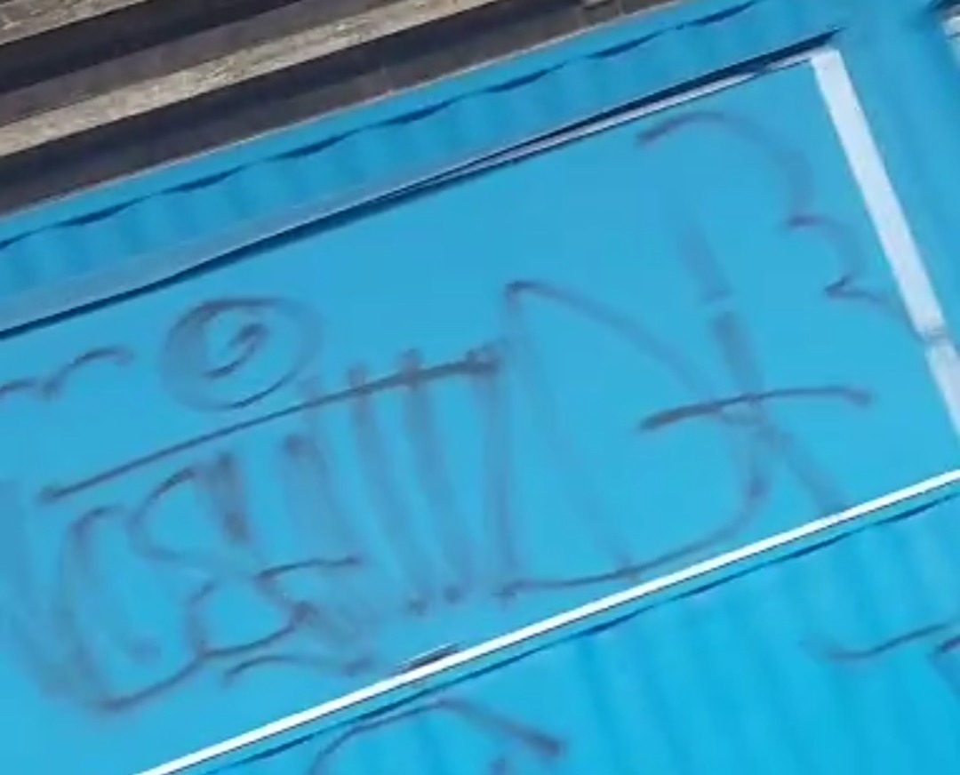 Bekasi - Aksi vandalisme di cargo kuliner proyek Wisata Air Kalimalang Bekasi. Foto: Gobekasi.id.