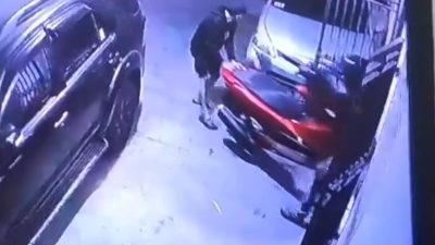 Bekasi - Komplotan maling menggondol satu unit Honda PCX merah milik penghuni kos di kawasan Margahayu, Kecamatan Bekasi Timur. Foto: Ist/Gobekasi.id.