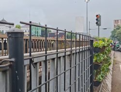 Fasilitas Pembatas Jalan di Pintu Keluar Tol Bekasi Timur Raib Digondol Maling