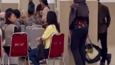 Bekasi - Acara [ernikahan warga yang viral diduga kena tipu WO di Islamic Centre Bekasi. Foto: Ist/Gobekasi.id.