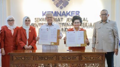 Bekasi - Sekretaris Jenderal Kemnaker, Cris Kuntadi, bersama Ketua Umum Kowani, Nannie Hadi Tjahjono menandatangani nota kesepahaman (MoU), di Jakarta, Senin (25/5/2026). Foto: Ist/Gobekasi.id.