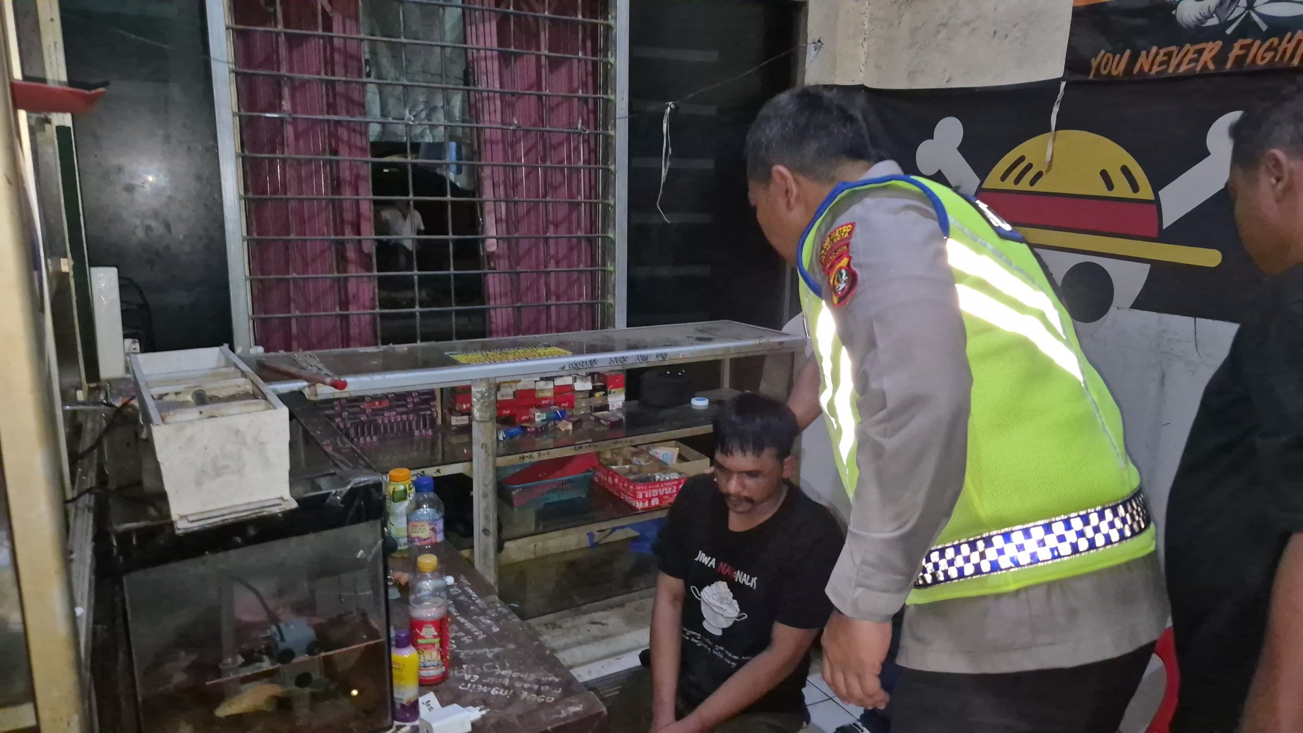 Bekasi - Tim gabungan mencidup pelaku penjual obat keras ilegal di wilayah hukum Kota Bekasi. Foto: Ist/Gobekasi.id.