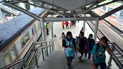 Bekasi - Suasana di Stasiun Bekasi. Foto: Septian/Gobekasi.id.