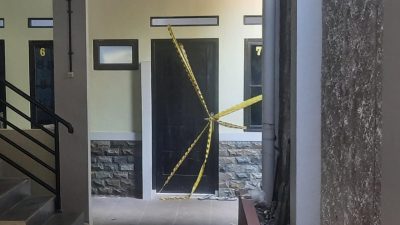 Bekasi - Lokasi penemuan balita laki-laki tewas bersimbah darah di dalam rumah kontrakan, Jatirangga, Kecamatan Jatisampurna, Kota Bekasi, Rabu malam (27/5/2026). Foto: Septian/Gobekasi.id.